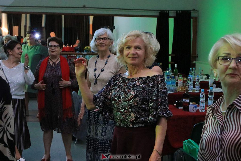Bal seniorów OUTW. Z przytupem kończą kolejny rok akademicki [11.06.2022] - zdjęcie #17 - eOstroleka.pl