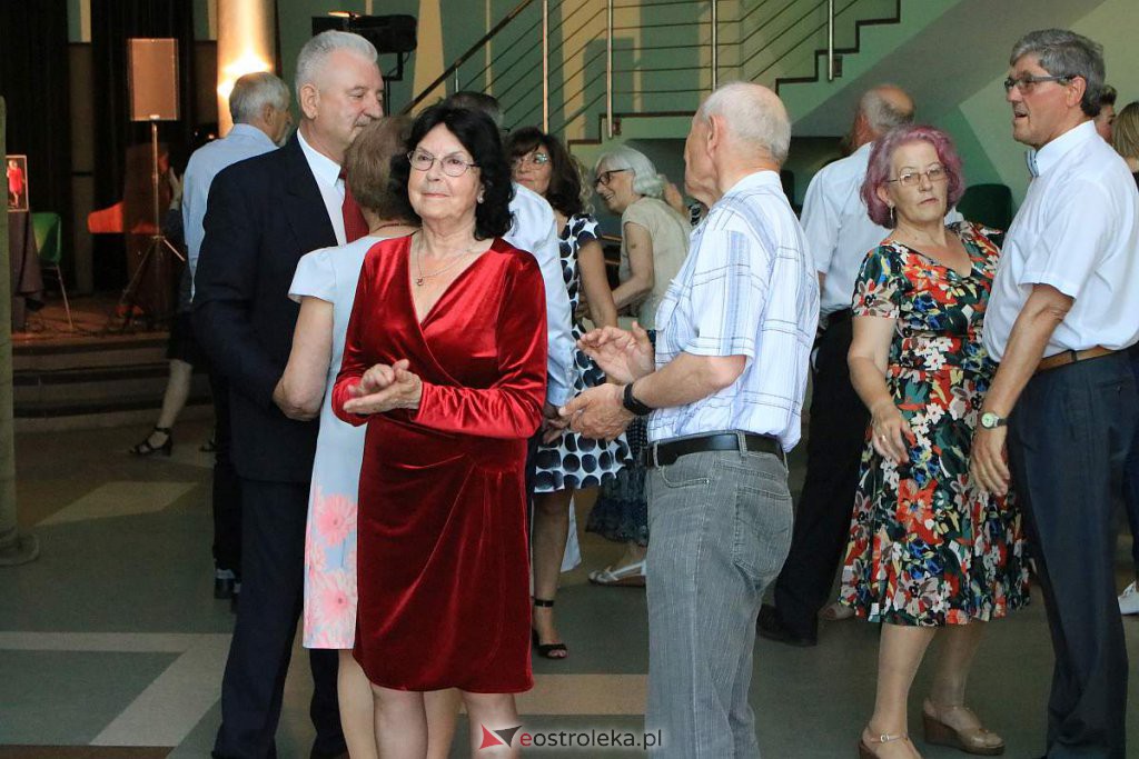 Bal seniorów OUTW. Z przytupem kończą kolejny rok akademicki [11.06.2022] - zdjęcie #40 - eOstroleka.pl