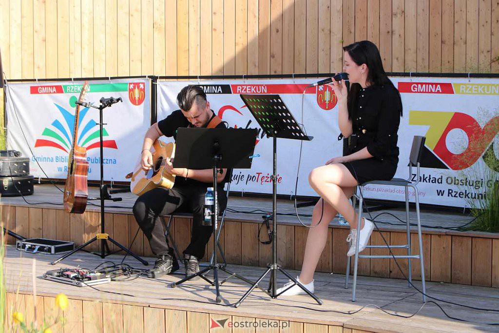 Muzyczne lato w tężni: Monika Batogowska i Arkadiusz Chojnowski [12.06.2022] - zdjęcie #1 - eOstroleka.pl