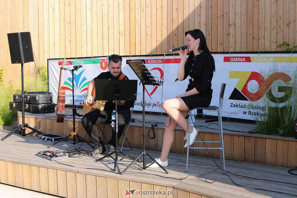 Muzyczne lato w tężni: Monika Batogowska i Arkadiusz Chojnowski [12.06.2022] - zdjęcie #2 - eOstroleka.pl