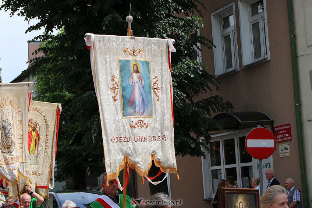 Procesja Bożego Ciała 2022 w sanktuarium pw. św. Antoniego Padewskiego w Ostrołęce [16.06.2022] - zdjęcie #194 - eOstroleka.pl