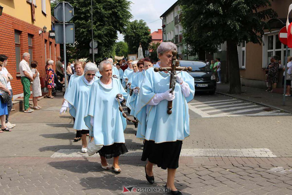 Procesja Bożego Ciała 2022 w sanktuarium pw. św. Antoniego Padewskiego w Ostrołęce [16.06.2022] - zdjęcie #184 - eOstroleka.pl