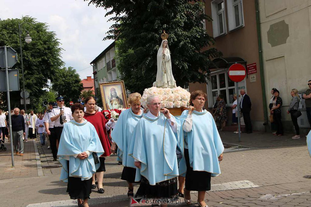 Procesja Bożego Ciała 2022 w sanktuarium pw. św. Antoniego Padewskiego w Ostrołęce [16.06.2022] - zdjęcie #175 - eOstroleka.pl