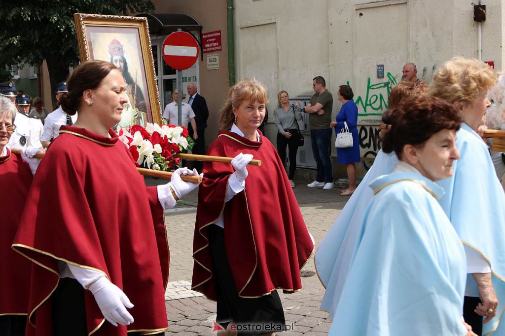 Procesja Bożego Ciała 2022 w sanktuarium pw. św. Antoniego Padewskiego w Ostrołęce [16.06.2022] - zdjęcie #171 - eOstroleka.pl