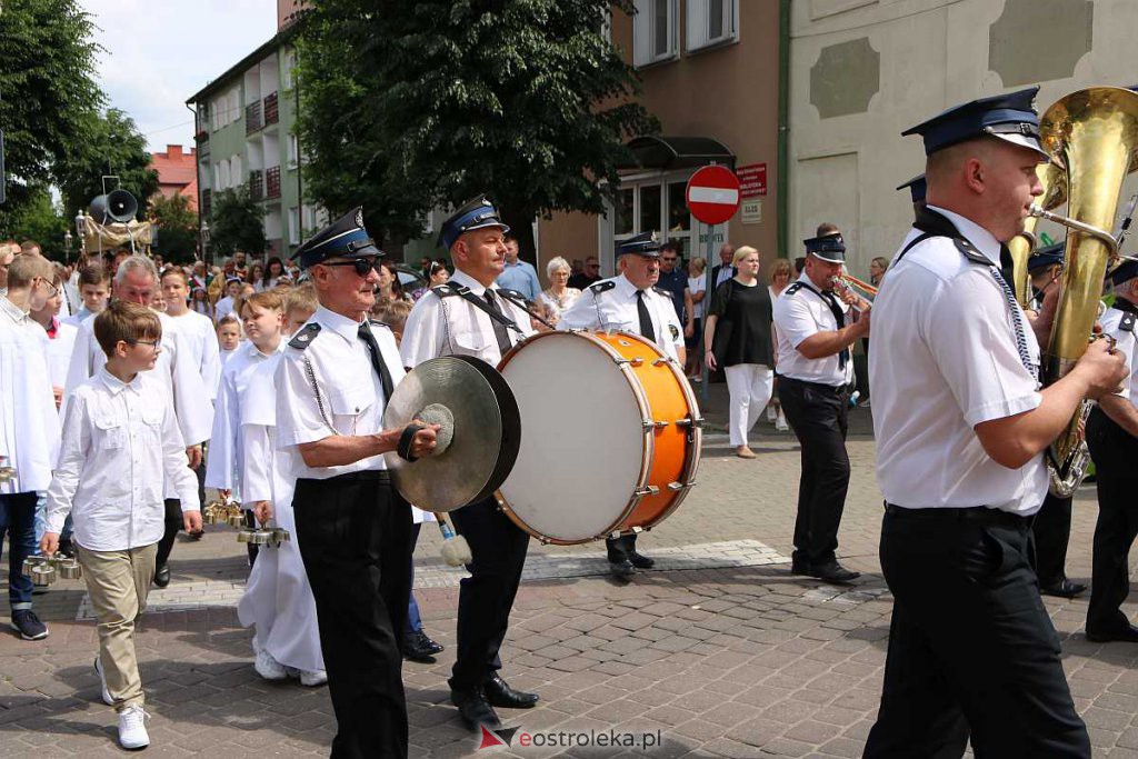 Procesja Bożego Ciała 2022 w sanktuarium pw. św. Antoniego Padewskiego w Ostrołęce [16.06.2022] - zdjęcie #163 - eOstroleka.pl