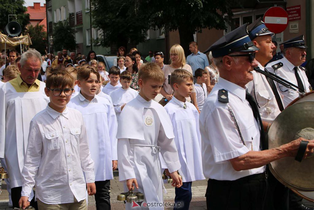 Procesja Bożego Ciała 2022 w sanktuarium pw. św. Antoniego Padewskiego w Ostrołęce [16.06.2022] - zdjęcie #162 - eOstroleka.pl