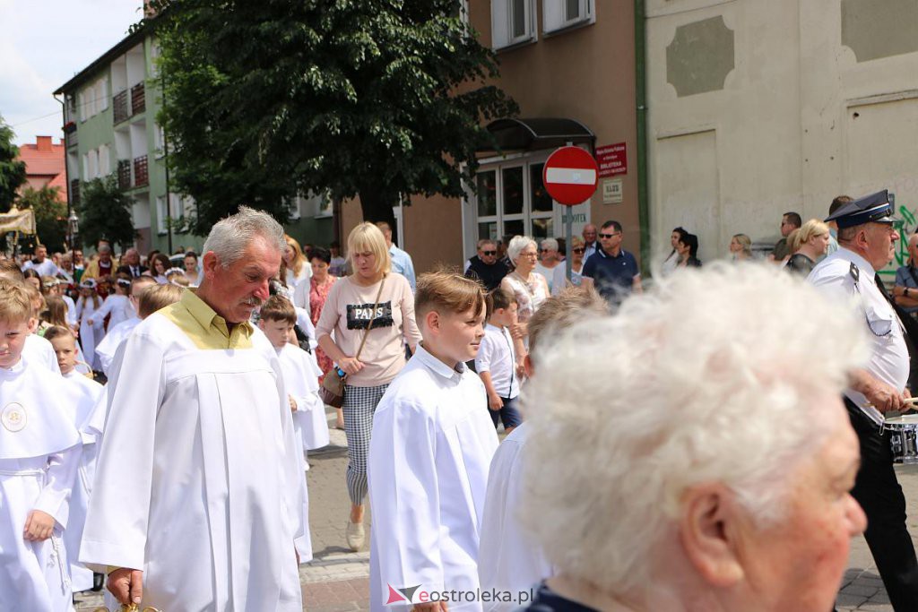 Procesja Bożego Ciała 2022 w sanktuarium pw. św. Antoniego Padewskiego w Ostrołęce [16.06.2022] - zdjęcie #160 - eOstroleka.pl