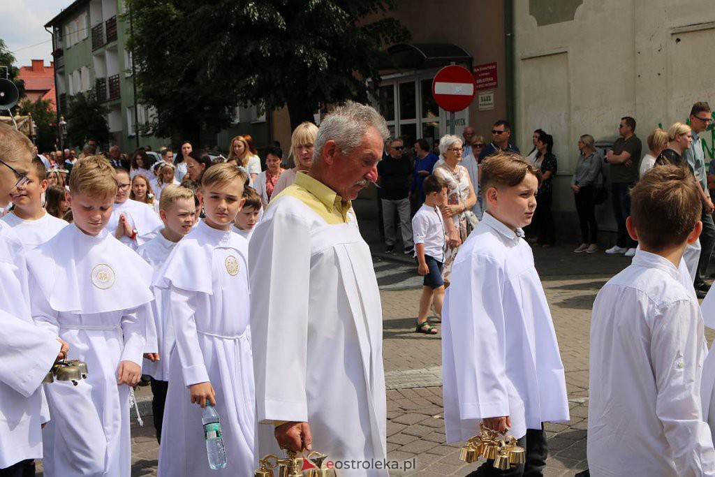 Procesja Bożego Ciała 2022 w sanktuarium pw. św. Antoniego Padewskiego w Ostrołęce [16.06.2022] - zdjęcie #159 - eOstroleka.pl