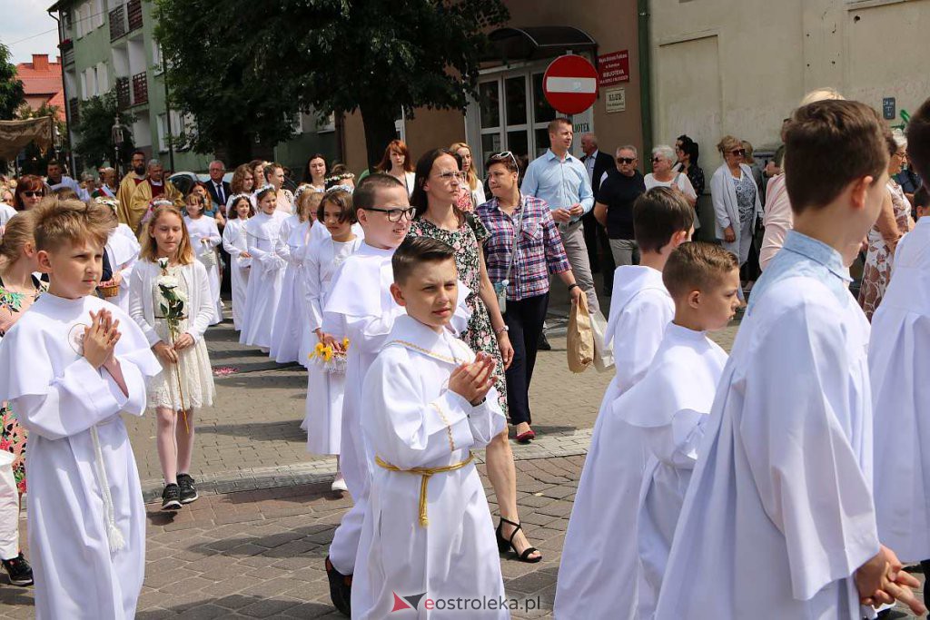 Procesja Bożego Ciała 2022 w sanktuarium pw. św. Antoniego Padewskiego w Ostrołęce [16.06.2022] - zdjęcie #155 - eOstroleka.pl