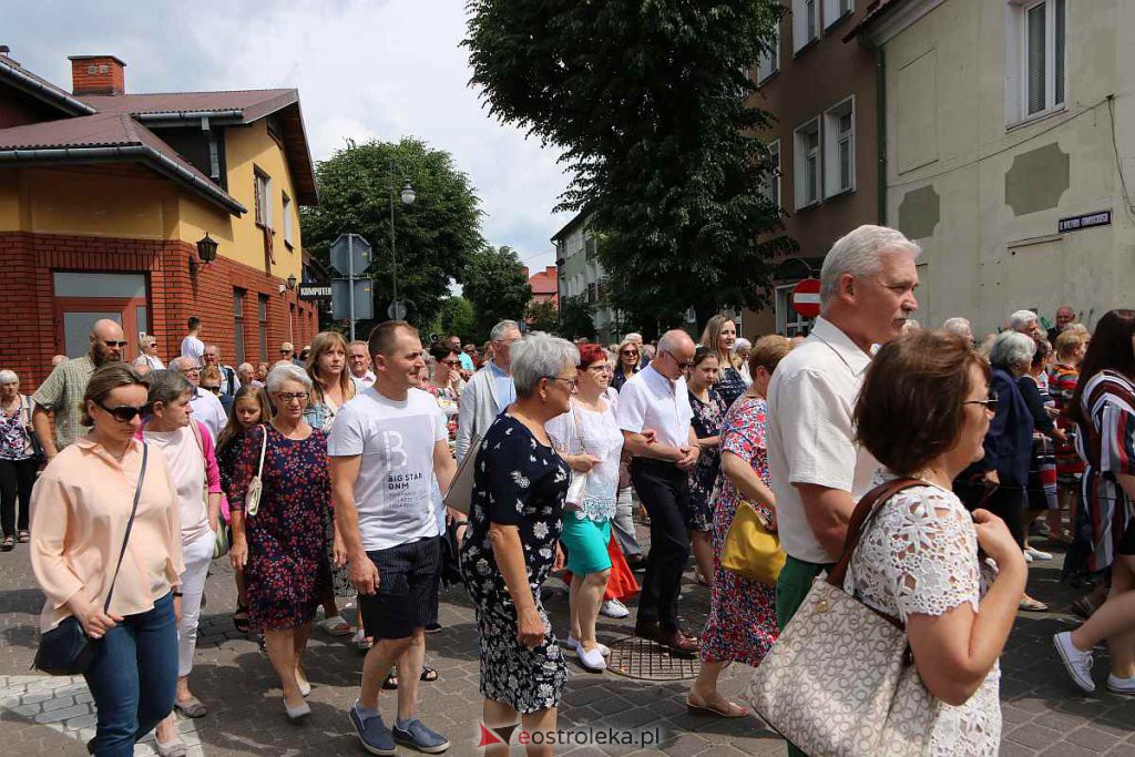 Procesja Bożego Ciała 2022 w sanktuarium pw. św. Antoniego Padewskiego w Ostrołęce [16.06.2022] - zdjęcie #138 - eOstroleka.pl