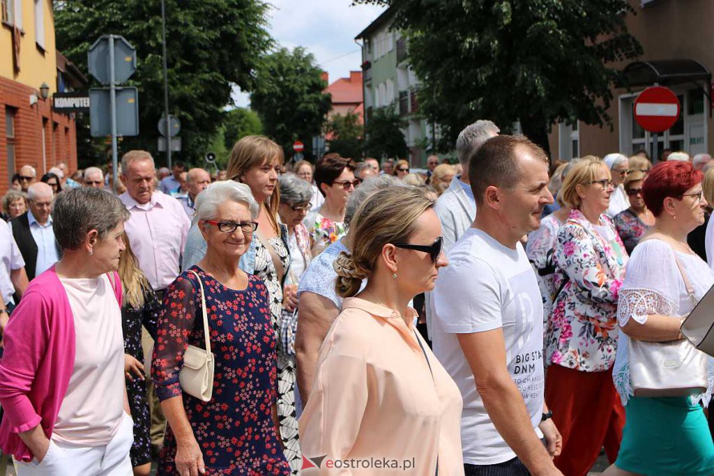 Procesja Bożego Ciała 2022 w sanktuarium pw. św. Antoniego Padewskiego w Ostrołęce [16.06.2022] - zdjęcie #136 - eOstroleka.pl