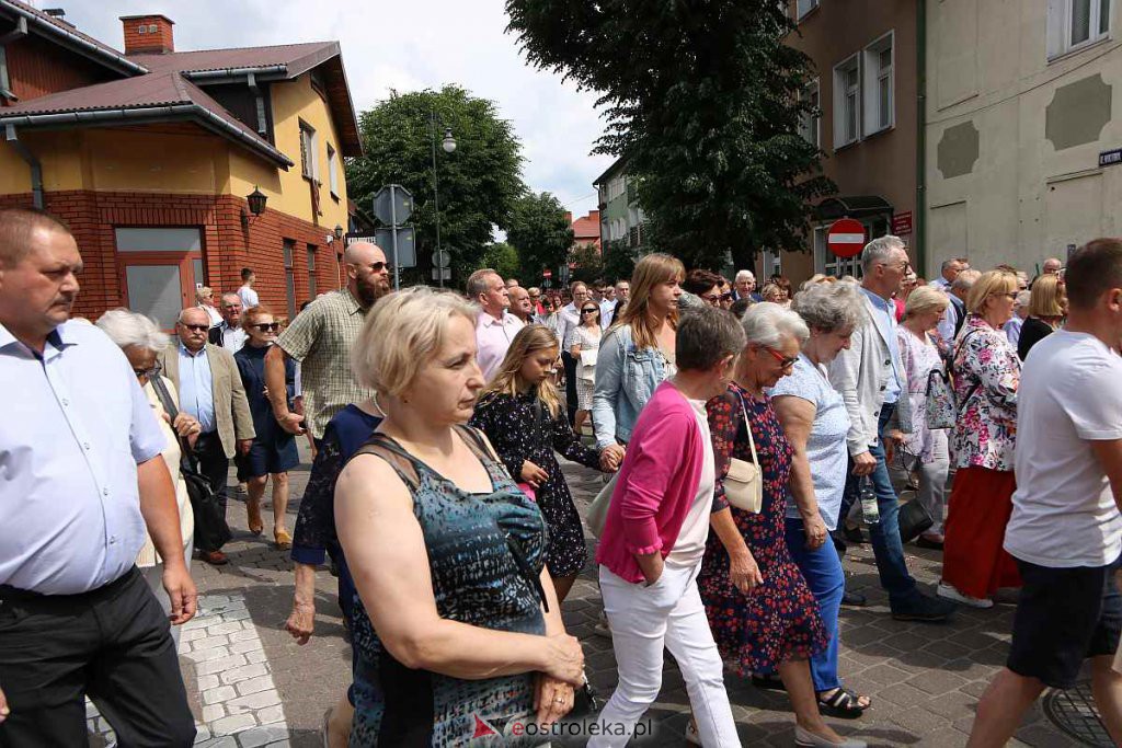 Procesja Bożego Ciała 2022 w sanktuarium pw. św. Antoniego Padewskiego w Ostrołęce [16.06.2022] - zdjęcie #134 - eOstroleka.pl