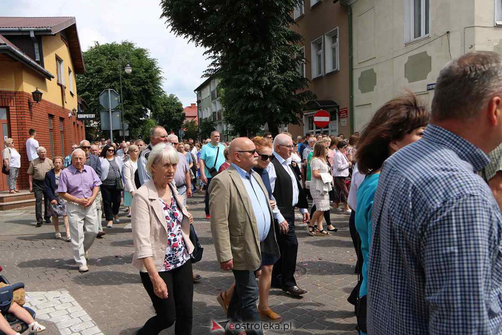 Procesja Bożego Ciała 2022 w sanktuarium pw. św. Antoniego Padewskiego w Ostrołęce [16.06.2022] - zdjęcie #130 - eOstroleka.pl