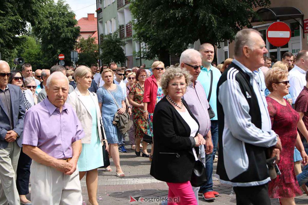 Procesja Bożego Ciała 2022 w sanktuarium pw. św. Antoniego Padewskiego w Ostrołęce [16.06.2022] - zdjęcie #128 - eOstroleka.pl