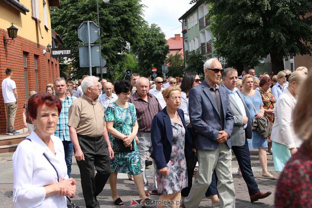 Procesja Bożego Ciała 2022 w sanktuarium pw. św. Antoniego Padewskiego w Ostrołęce [16.06.2022] - zdjęcie #127 - eOstroleka.pl