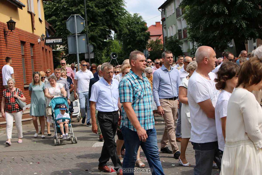 Procesja Bożego Ciała 2022 w sanktuarium pw. św. Antoniego Padewskiego w Ostrołęce [16.06.2022] - zdjęcie #126 - eOstroleka.pl