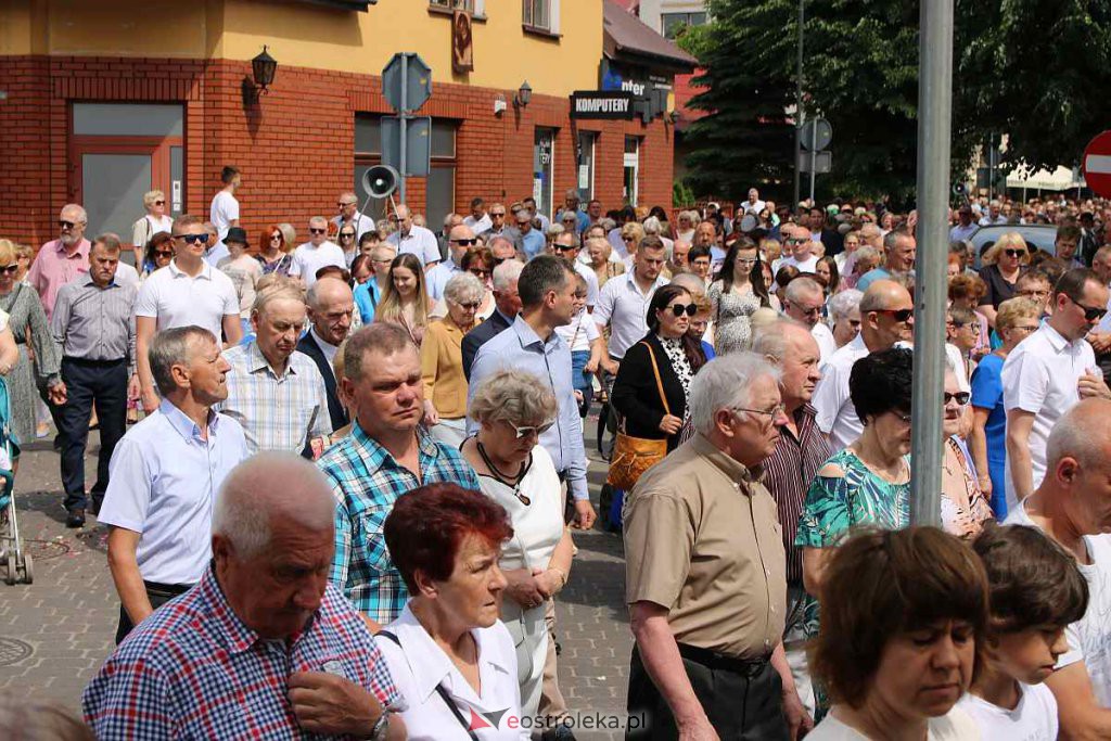 Procesja Bożego Ciała 2022 w sanktuarium pw. św. Antoniego Padewskiego w Ostrołęce [16.06.2022] - zdjęcie #125 - eOstroleka.pl