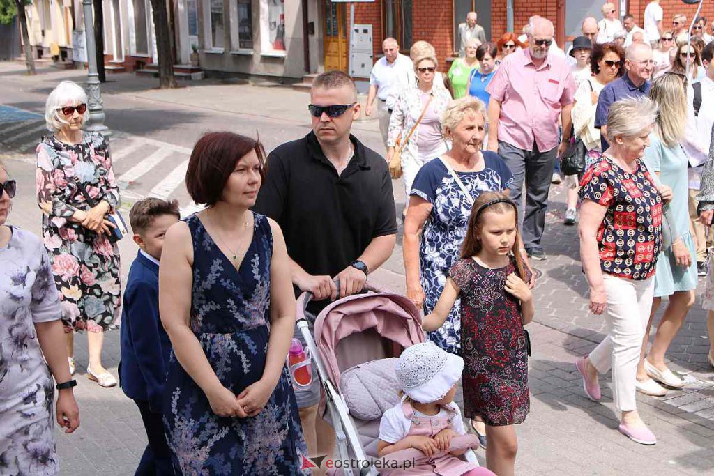 Procesja Bożego Ciała 2022 w sanktuarium pw. św. Antoniego Padewskiego w Ostrołęce [16.06.2022] - zdjęcie #116 - eOstroleka.pl
