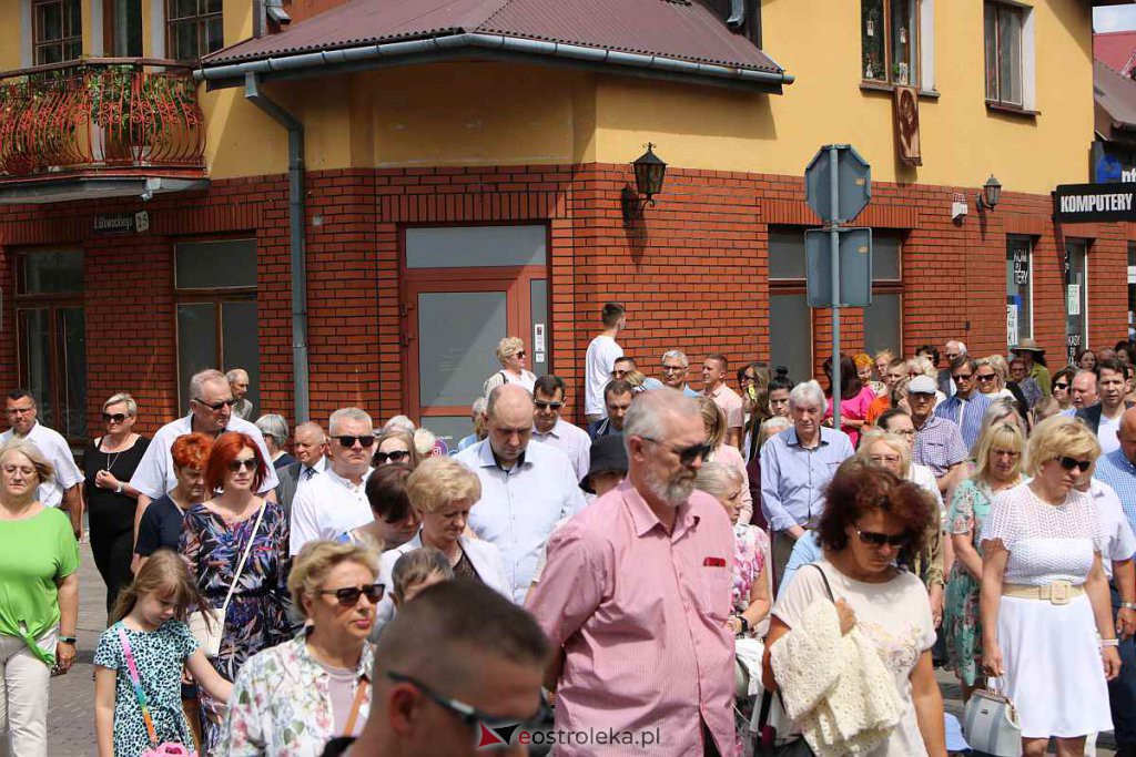 Procesja Bożego Ciała 2022 w sanktuarium pw. św. Antoniego Padewskiego w Ostrołęce [16.06.2022] - zdjęcie #110 - eOstroleka.pl