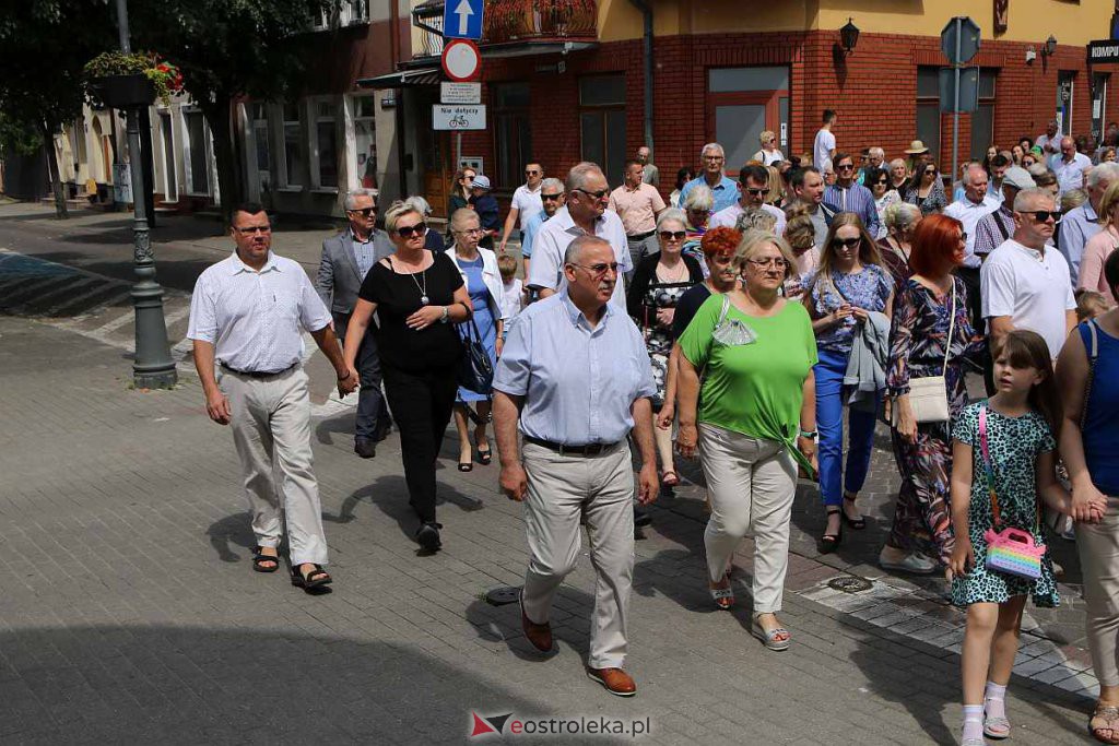 Procesja Bożego Ciała 2022 w sanktuarium pw. św. Antoniego Padewskiego w Ostrołęce [16.06.2022] - zdjęcie #98 - eOstroleka.pl