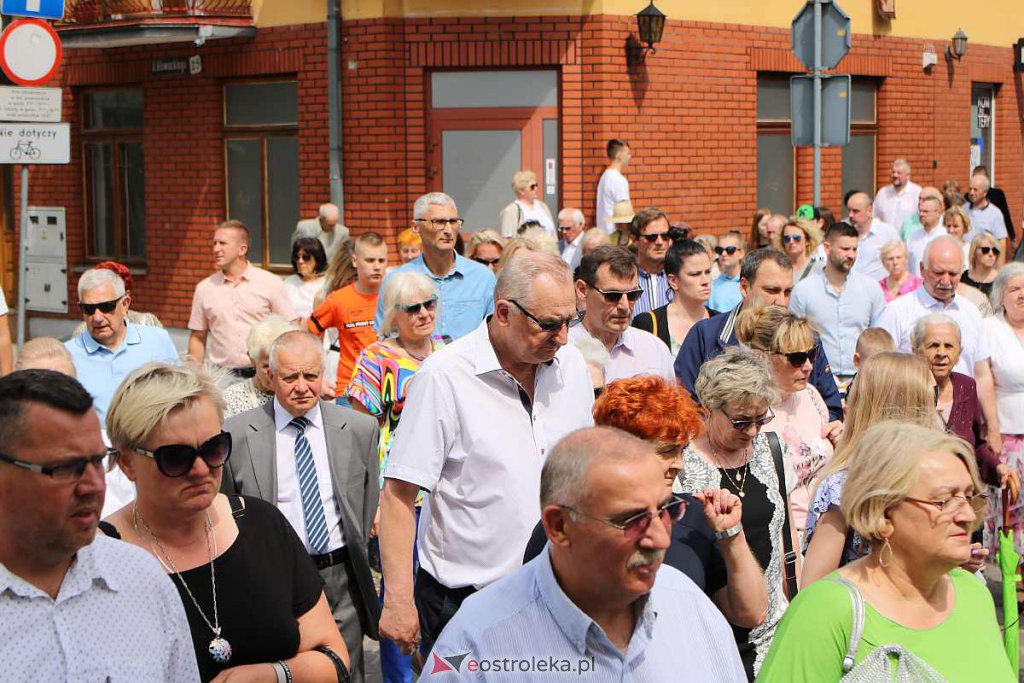 Procesja Bożego Ciała 2022 w sanktuarium pw. św. Antoniego Padewskiego w Ostrołęce [16.06.2022] - zdjęcie #94 - eOstroleka.pl