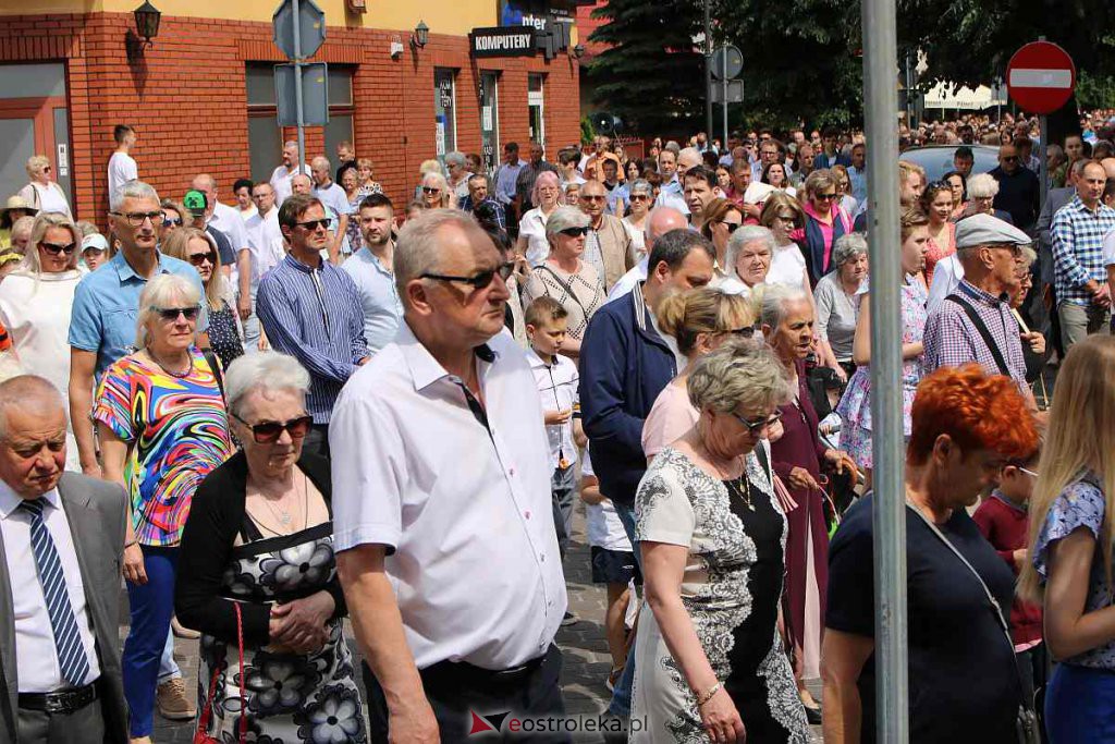 Procesja Bożego Ciała 2022 w sanktuarium pw. św. Antoniego Padewskiego w Ostrołęce [16.06.2022] - zdjęcie #88 - eOstroleka.pl