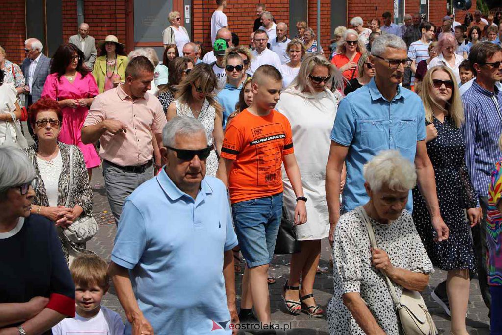 Procesja Bożego Ciała 2022 w sanktuarium pw. św. Antoniego Padewskiego w Ostrołęce [16.06.2022] - zdjęcie #82 - eOstroleka.pl