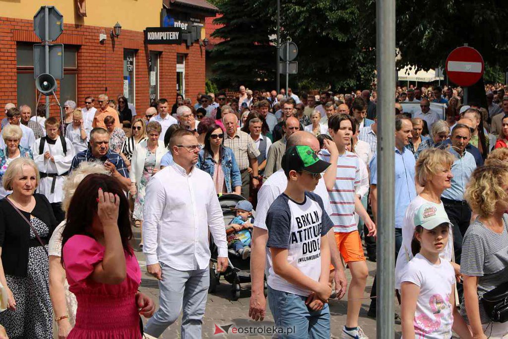 Procesja Bożego Ciała 2022 w sanktuarium pw. św. Antoniego Padewskiego w Ostrołęce [16.06.2022] - zdjęcie #72 - eOstroleka.pl