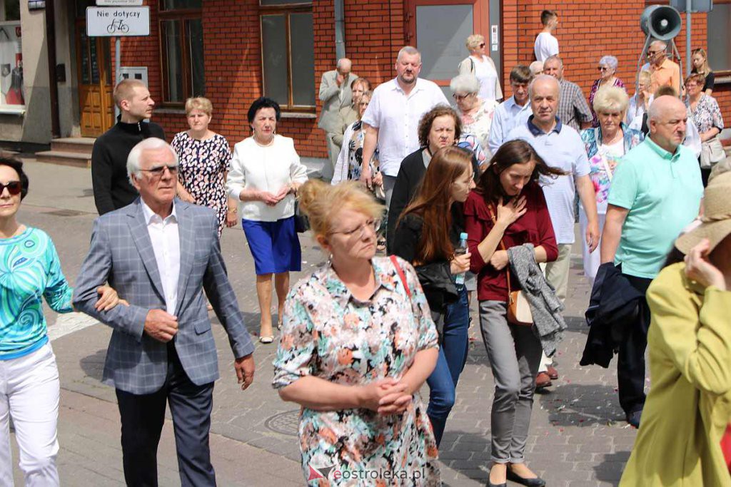 Procesja Bożego Ciała 2022 w sanktuarium pw. św. Antoniego Padewskiego w Ostrołęce [16.06.2022] - zdjęcie #66 - eOstroleka.pl