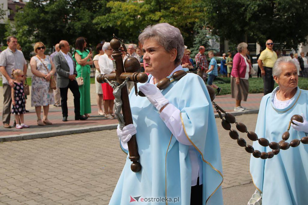 Procesja Bożego Ciała 2022 w sanktuarium pw. św. Antoniego Padewskiego w Ostrołęce [16.06.2022] - zdjęcie #122 - eOstroleka.pl