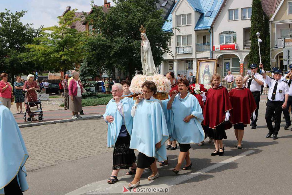Procesja Bożego Ciała 2022 w sanktuarium pw. św. Antoniego Padewskiego w Ostrołęce [16.06.2022] - zdjęcie #111 - eOstroleka.pl