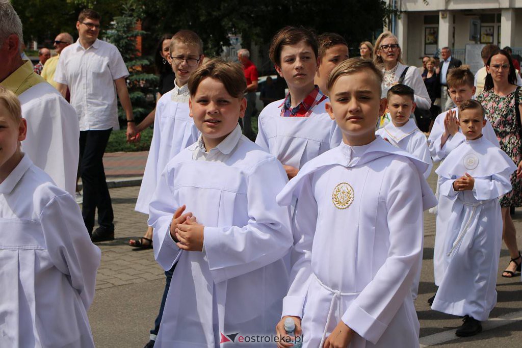 Procesja Bożego Ciała 2022 w sanktuarium pw. św. Antoniego Padewskiego w Ostrołęce [16.06.2022] - zdjęcie #107 - eOstroleka.pl