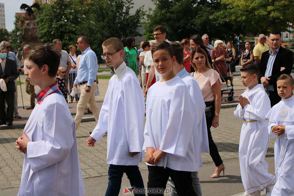 Procesja Bożego Ciała 2022 w sanktuarium pw. św. Antoniego Padewskiego w Ostrołęce [16.06.2022] - zdjęcie #105 - eOstroleka.pl