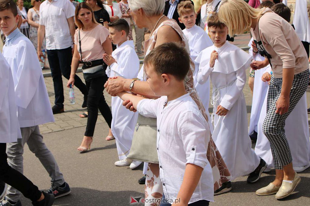 Procesja Bożego Ciała 2022 w sanktuarium pw. św. Antoniego Padewskiego w Ostrołęce [16.06.2022] - zdjęcie #103 - eOstroleka.pl