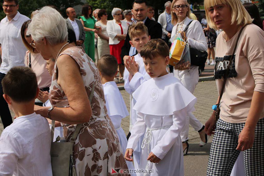 Procesja Bożego Ciała 2022 w sanktuarium pw. św. Antoniego Padewskiego w Ostrołęce [16.06.2022] - zdjęcie #101 - eOstroleka.pl