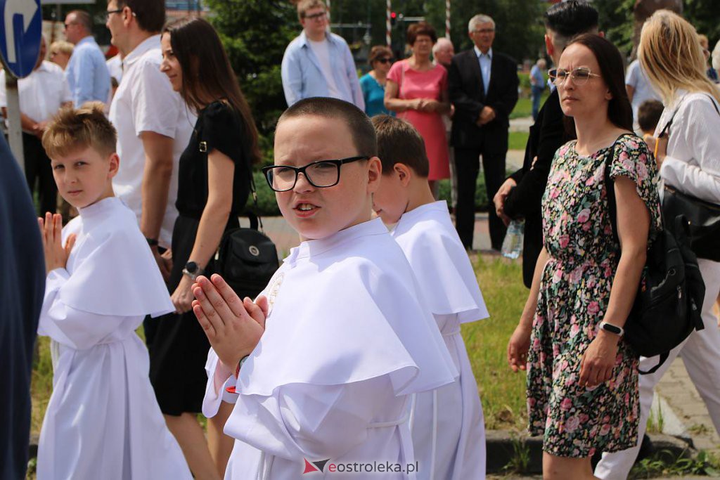 Procesja Bożego Ciała 2022 w sanktuarium pw. św. Antoniego Padewskiego w Ostrołęce [16.06.2022] - zdjęcie #95 - eOstroleka.pl