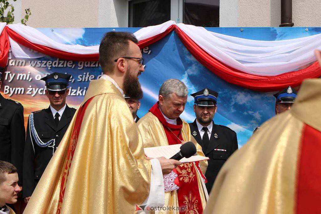 Procesja Bożego Ciała 2022 w sanktuarium pw. św. Antoniego Padewskiego w Ostrołęce [16.06.2022] - zdjęcie #87 - eOstroleka.pl