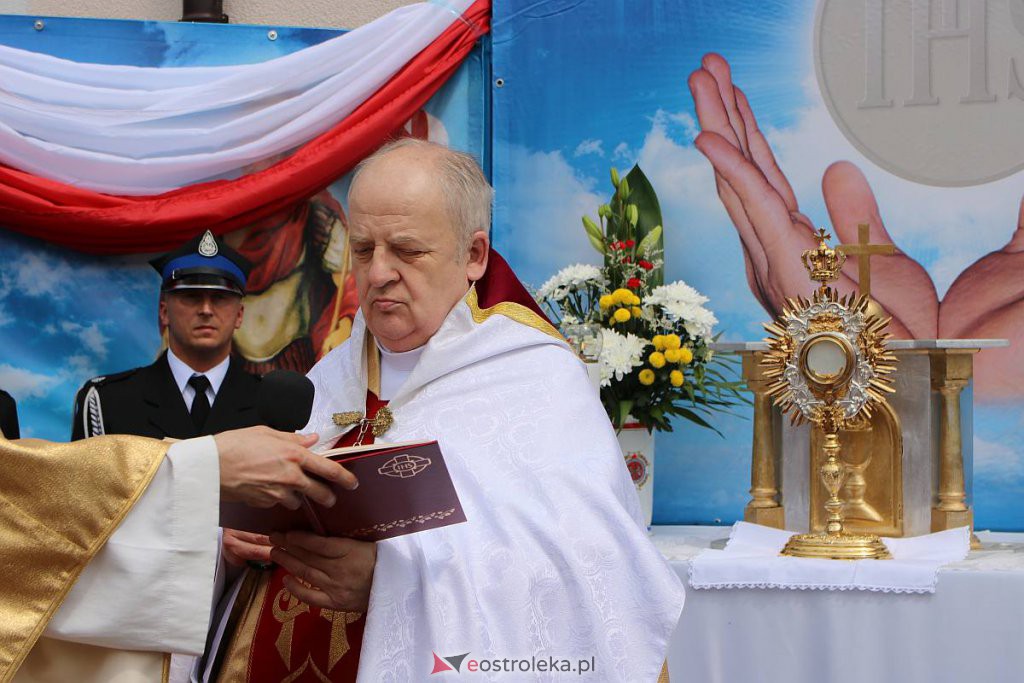 Procesja Bożego Ciała 2022 w sanktuarium pw. św. Antoniego Padewskiego w Ostrołęce [16.06.2022] - zdjęcie #81 - eOstroleka.pl