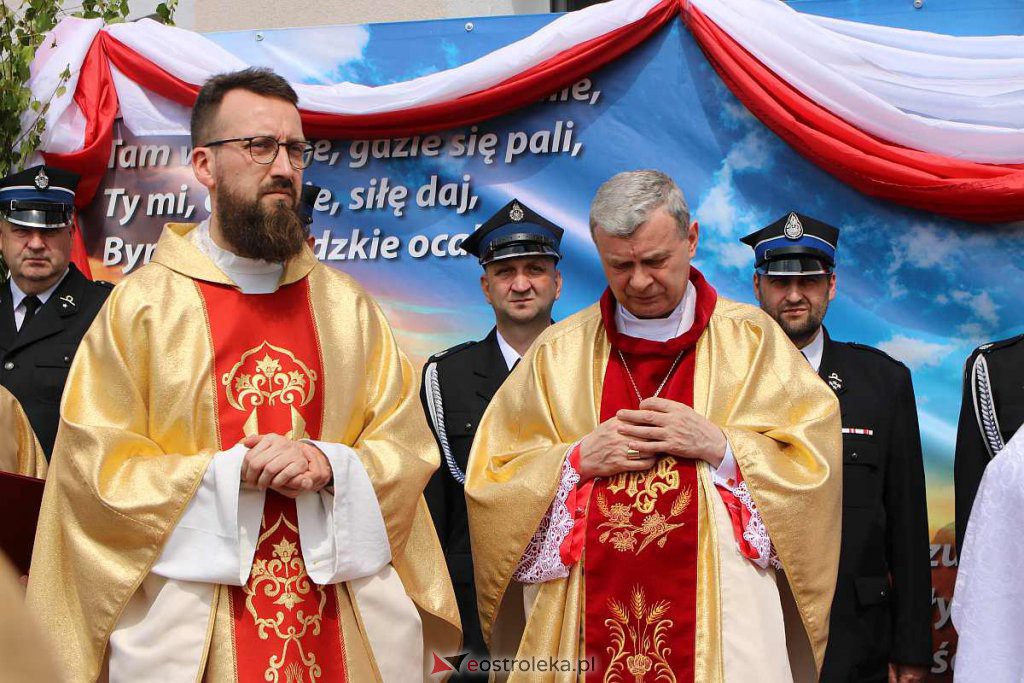 Procesja Bożego Ciała 2022 w sanktuarium pw. św. Antoniego Padewskiego w Ostrołęce [16.06.2022] - zdjęcie #77 - eOstroleka.pl