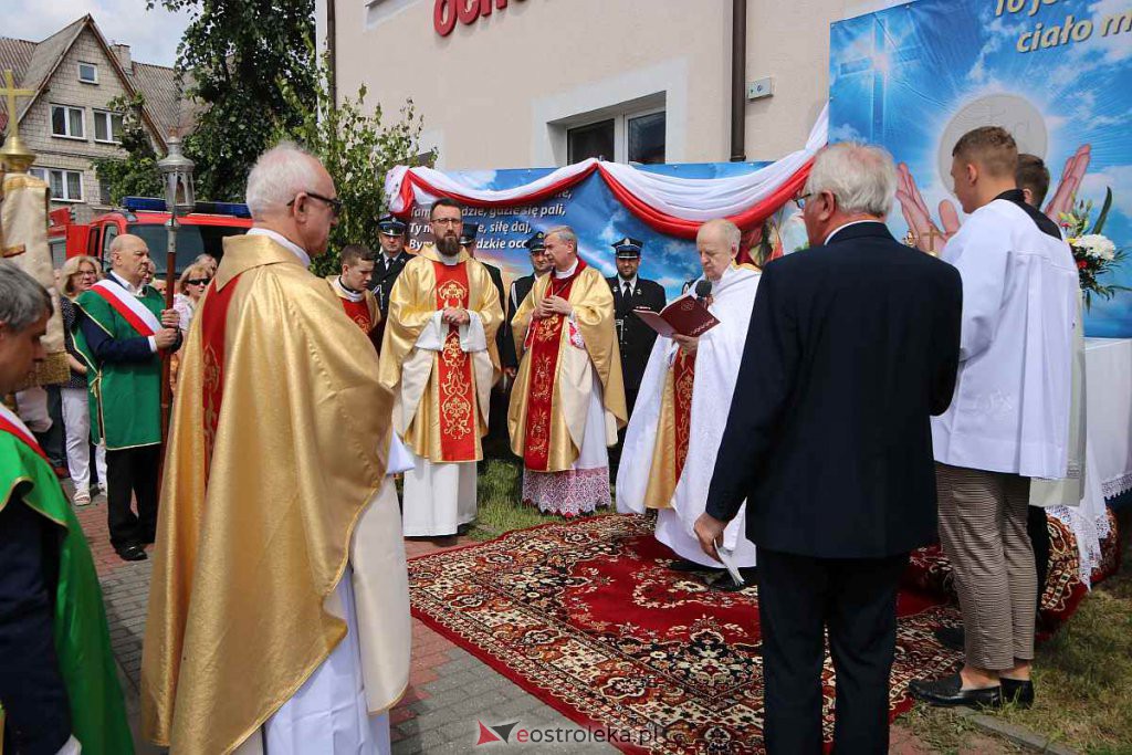 Procesja Bożego Ciała 2022 w sanktuarium pw. św. Antoniego Padewskiego w Ostrołęce [16.06.2022] - zdjęcie #73 - eOstroleka.pl