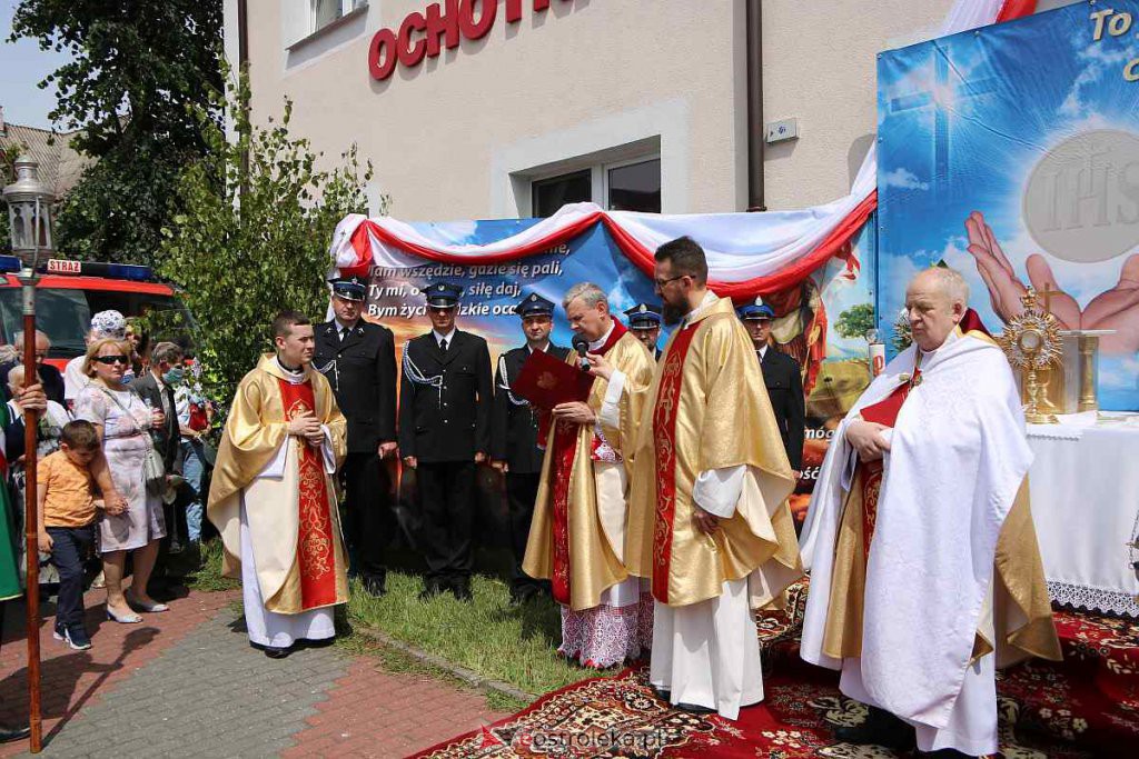 Procesja Bożego Ciała 2022 w sanktuarium pw. św. Antoniego Padewskiego w Ostrołęce [16.06.2022] - zdjęcie #65 - eOstroleka.pl