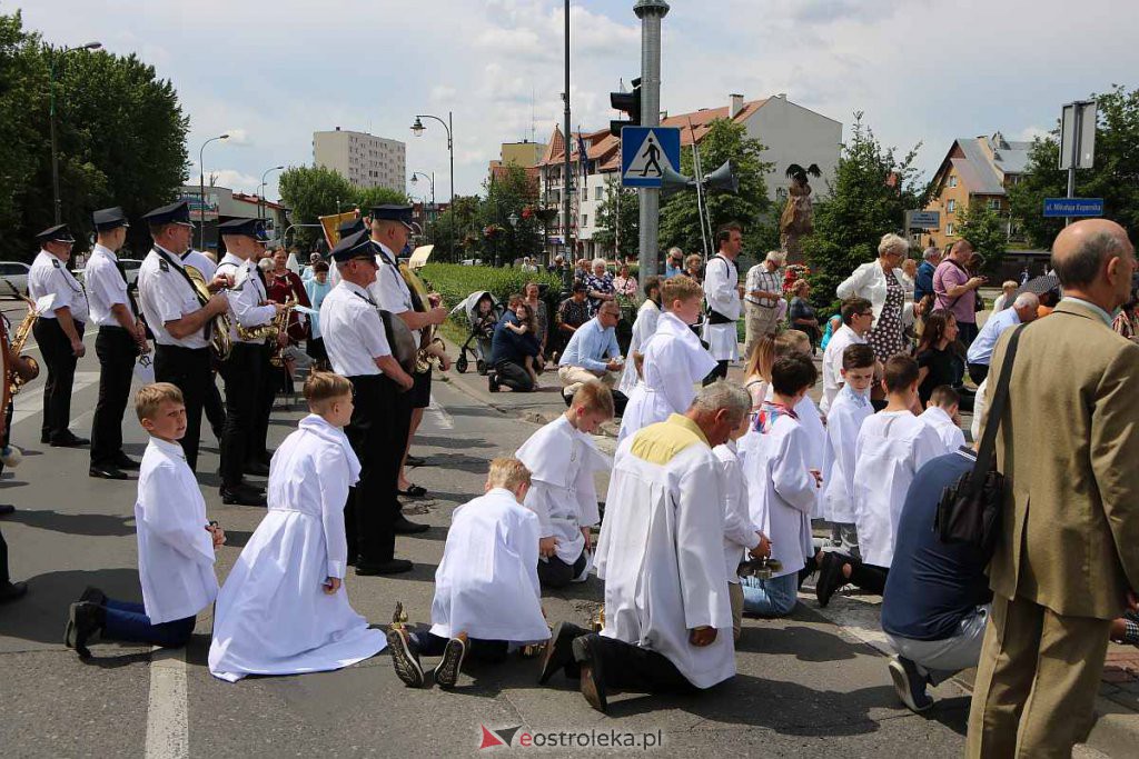 Procesja Bożego Ciała 2022 w sanktuarium pw. św. Antoniego Padewskiego w Ostrołęce [16.06.2022] - zdjęcie #57 - eOstroleka.pl