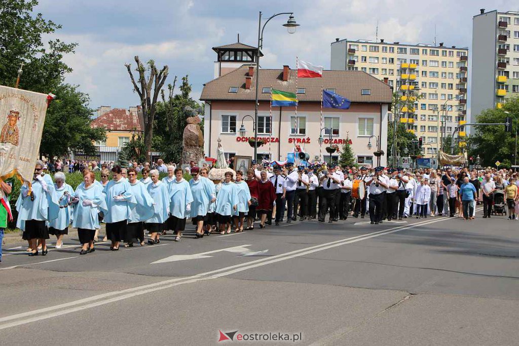 Procesja Bożego Ciała 2022 w sanktuarium pw. św. Antoniego Padewskiego w Ostrołęce [16.06.2022] - zdjęcie #46 - eOstroleka.pl