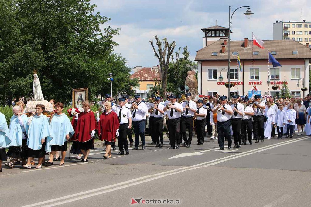 Procesja Bożego Ciała 2022 w sanktuarium pw. św. Antoniego Padewskiego w Ostrołęce [16.06.2022] - zdjęcie #39 - eOstroleka.pl
