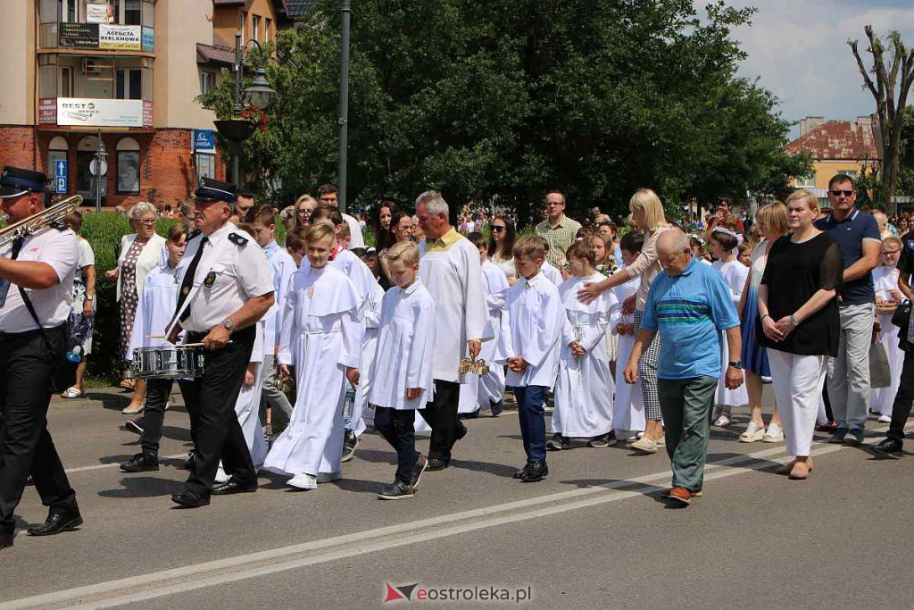 Procesja Bożego Ciała 2022 w sanktuarium pw. św. Antoniego Padewskiego w Ostrołęce [16.06.2022] - zdjęcie #34 - eOstroleka.pl