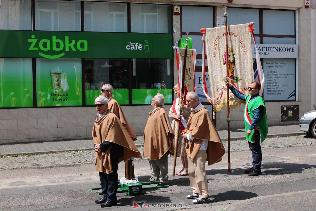 Procesja Bożego Ciała 2022 w sanktuarium pw. św. Antoniego Padewskiego w Ostrołęce [16.06.2022] - zdjęcie #29 - eOstroleka.pl