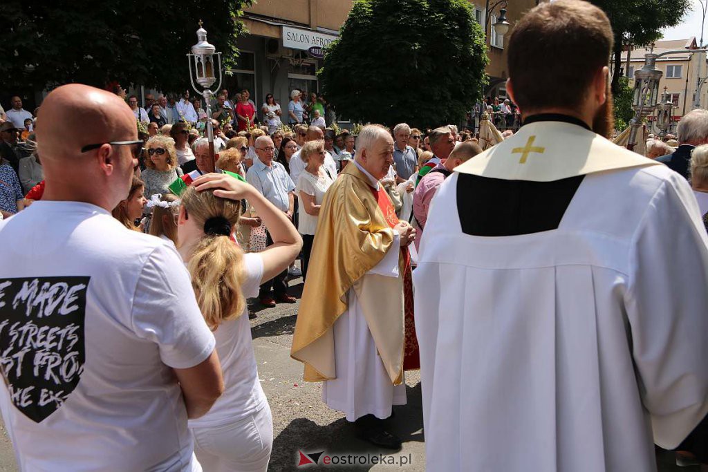 Procesja Bożego Ciała 2022 w sanktuarium pw. św. Antoniego Padewskiego w Ostrołęce [16.06.2022] - zdjęcie #28 - eOstroleka.pl