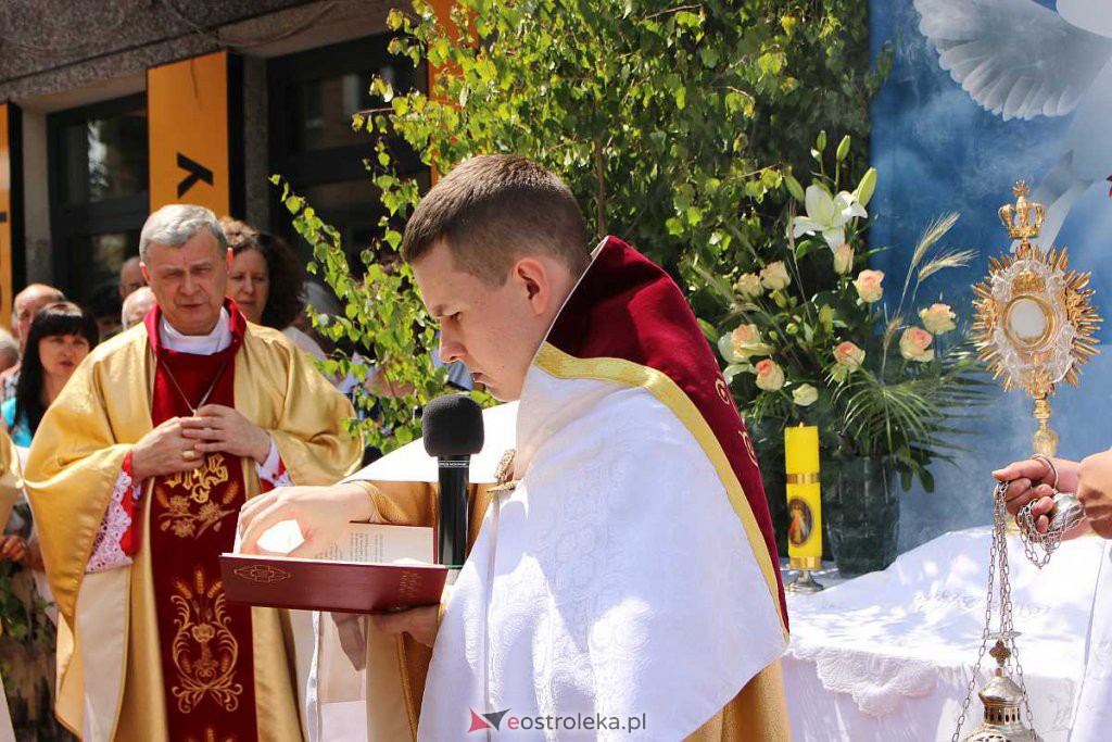 Procesja Bożego Ciała 2022 w sanktuarium pw. św. Antoniego Padewskiego w Ostrołęce [16.06.2022] - zdjęcie #27 - eOstroleka.pl