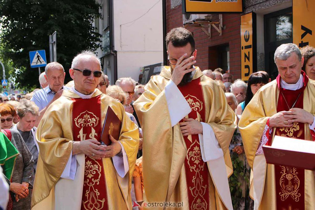 Procesja Bożego Ciała 2022 w sanktuarium pw. św. Antoniego Padewskiego w Ostrołęce [16.06.2022] - zdjęcie #25 - eOstroleka.pl