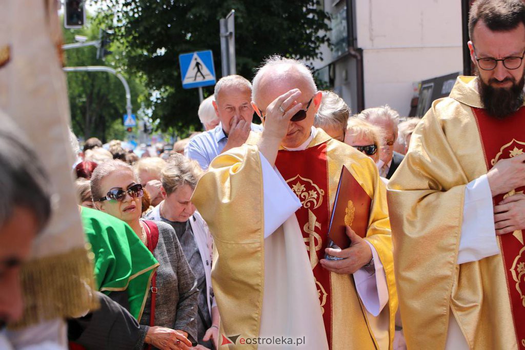 Procesja Bożego Ciała 2022 w sanktuarium pw. św. Antoniego Padewskiego w Ostrołęce [16.06.2022] - zdjęcie #24 - eOstroleka.pl